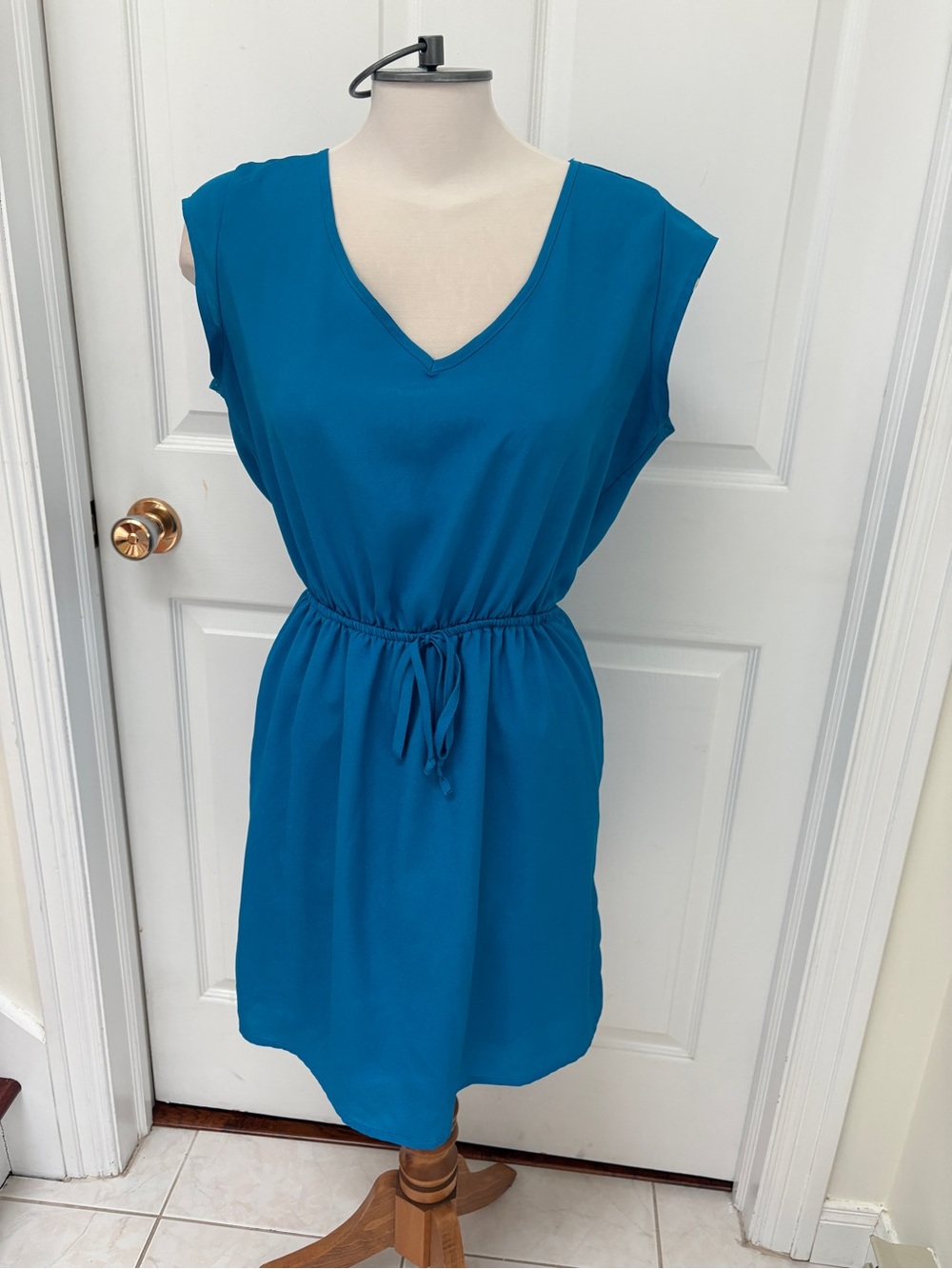 BeBop Teal V‑Neck Drawstring Midi Dress